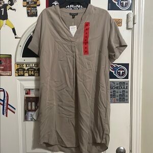 Beige V-Neck Top with Red Accent